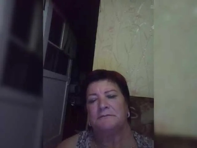 AdeleWood – webcam model profile photo Image 3