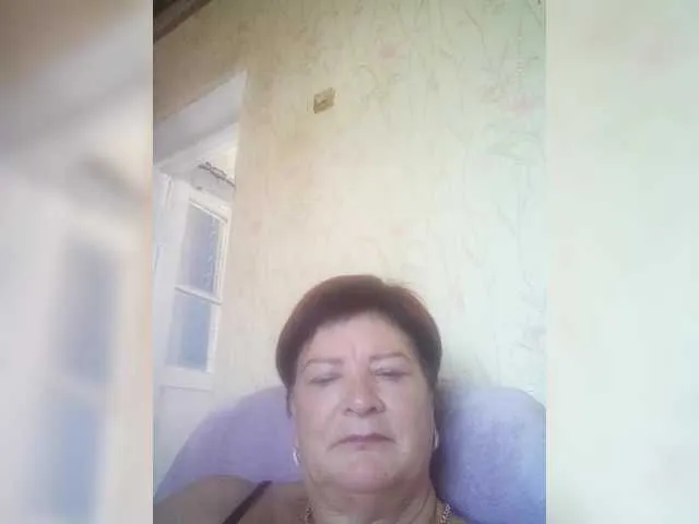 AdeleWood – webcam model profile photo Image 5