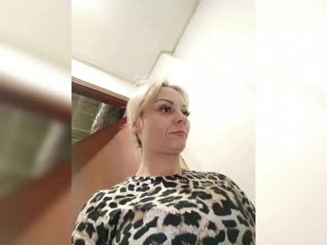 AngelCoco – webcam model profile photo Image 16