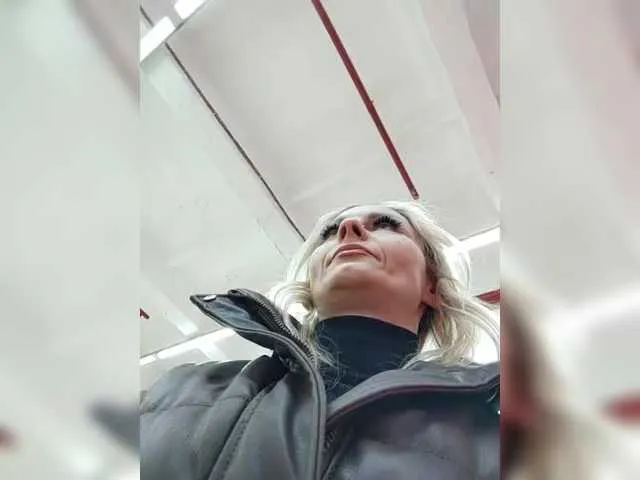 AngelCoco – webcam model profile photo Image 4