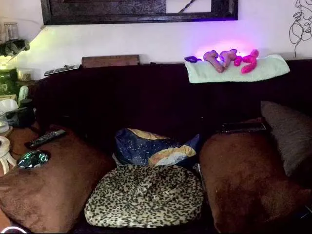 HillaryDiez – webcam model profile photo Image 15