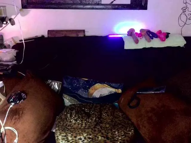 HillaryDiez – webcam model profile photo Image 9