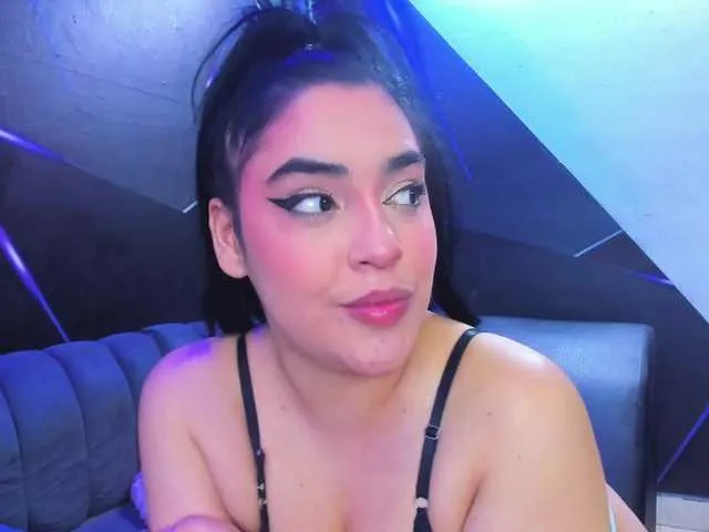 Dolce – webcam model profile photo Image 6