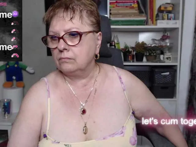 Dolce – webcam model profile photo Image 11