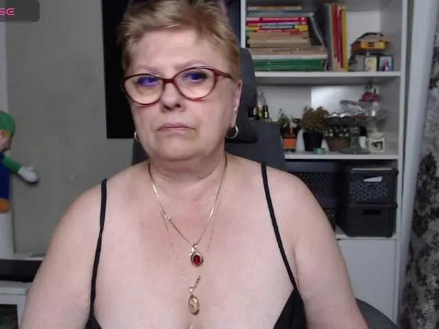 Dolce – webcam model profile photo Image 15