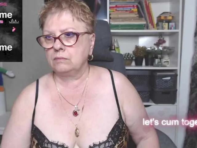 Dolce – webcam model profile photo Image 16