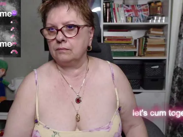 Dolce – webcam model profile photo Image 2