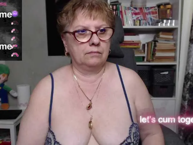 Dolce – webcam model profile photo Image 3