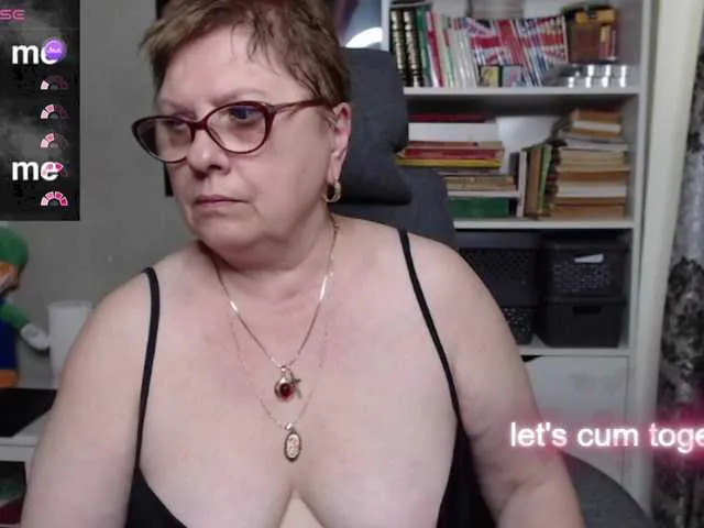 Dolce – webcam model profile photo Image 5