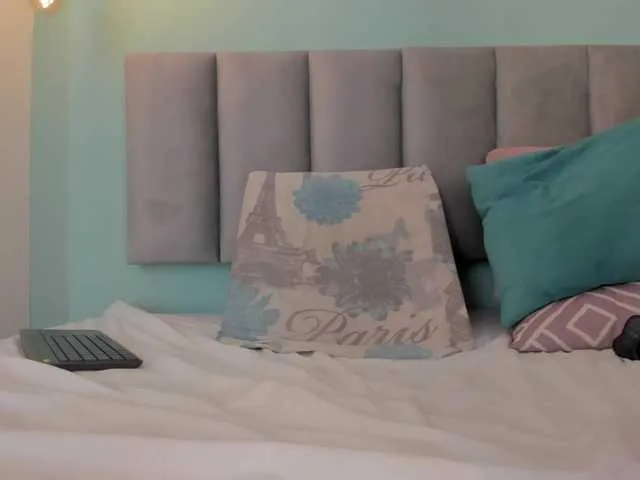 MiaLiaHot – webcam model profile photo Image 8