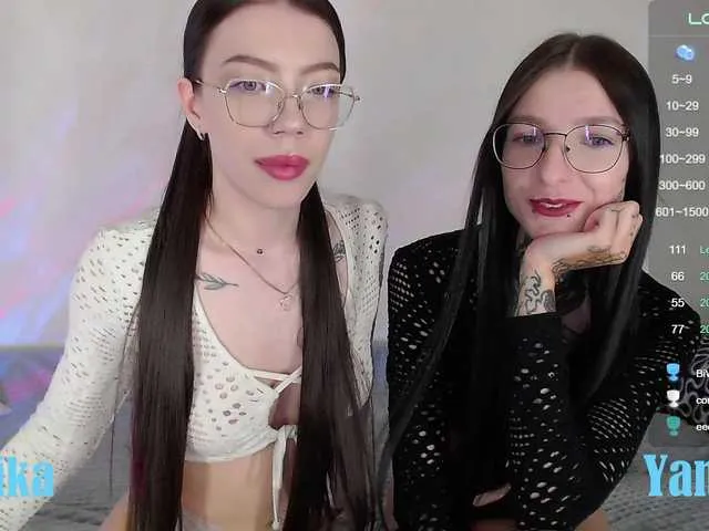 White-Foxy – webcam model profile photo Image 4