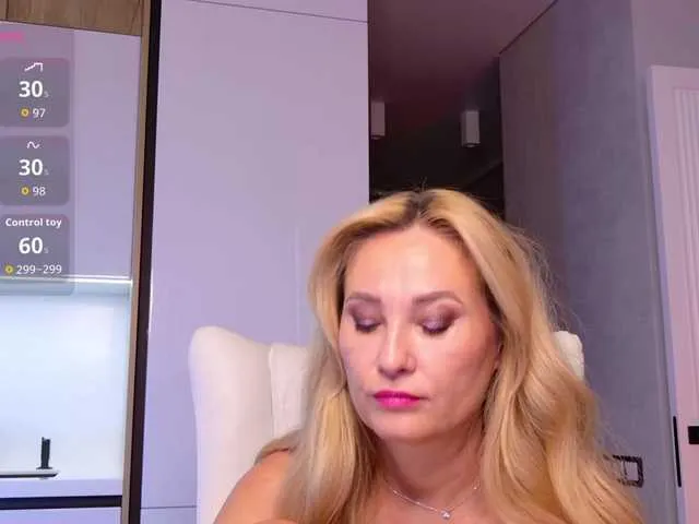 SilviaGrace – webcam model profile photo Image 17