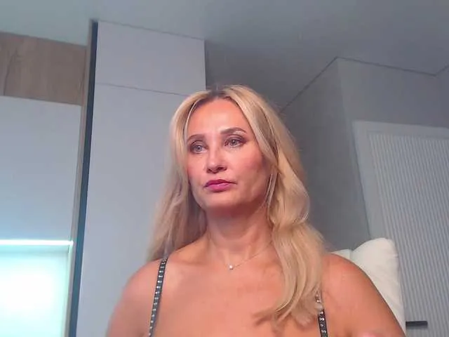 SilviaGrace – webcam model profile photo Image 5