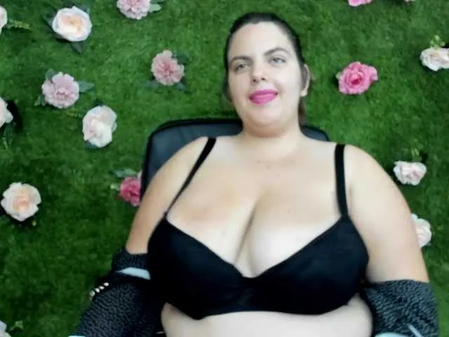 Dolce – webcam model profile photo Image 9