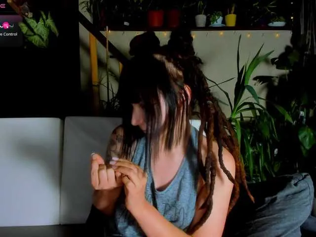 LeyahSummer – webcam model profile photo Image 16