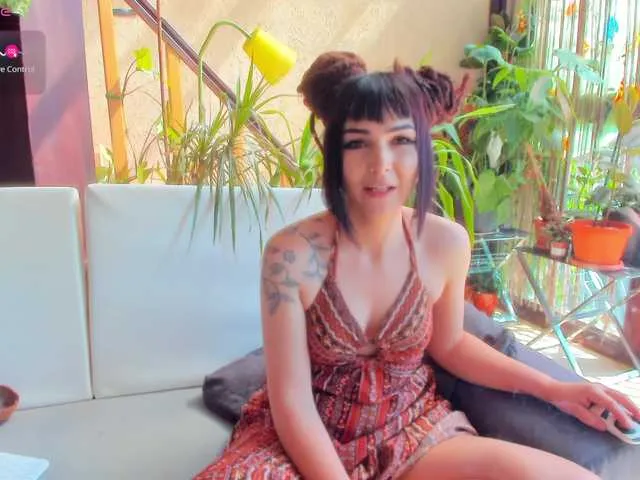 LeyahSummer – webcam model profile photo Image 7