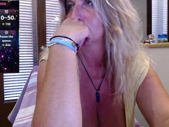 Dolce – webcam model profile photo Image 18