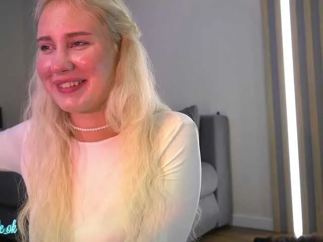 MiraKova – webcam model profile photo Image 12