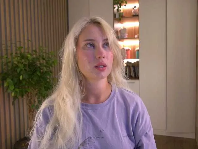 MiraKova – webcam model profile photo Image 15