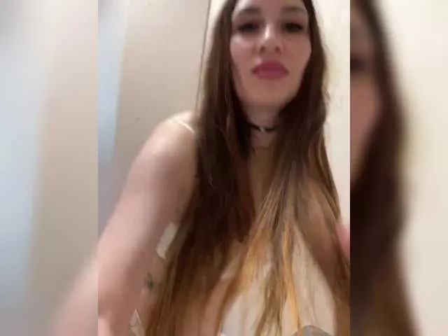 HillaryDiez – webcam model profile photo Image 5