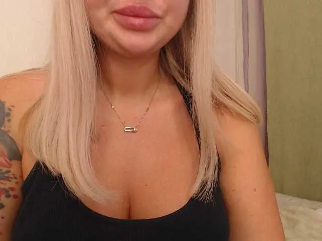 EllyNora – webcam model profile photo Image 8