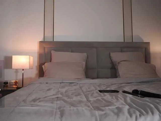 HillaryDiez – webcam model profile photo Image 9