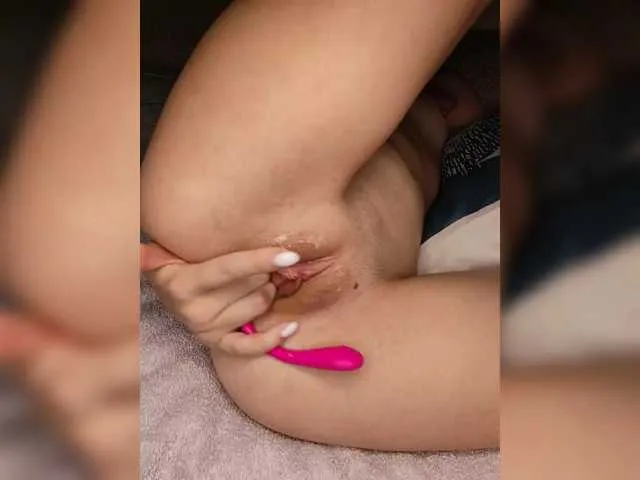 HannaMaison – webcam model profile photo Image 2