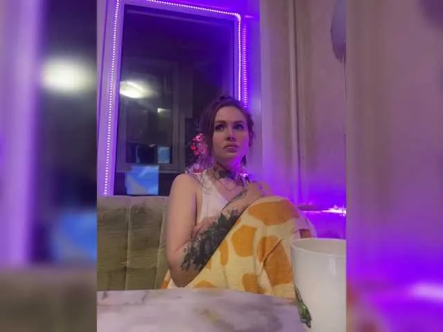 LaraCharm – webcam model profile photo Image 15