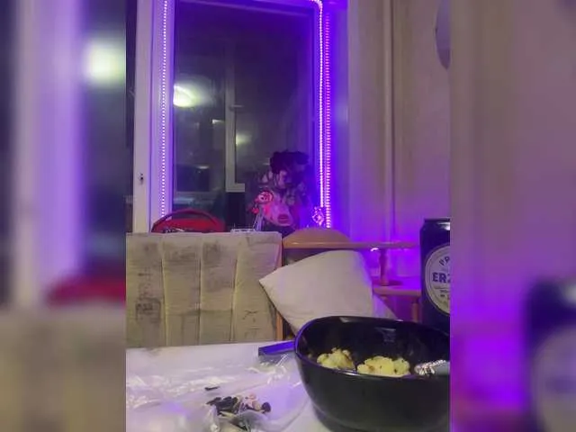 LaraCharm – webcam model profile photo Image 3