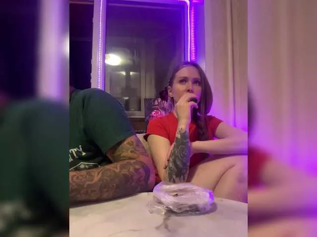 LaraCharm – webcam model profile photo Image 4