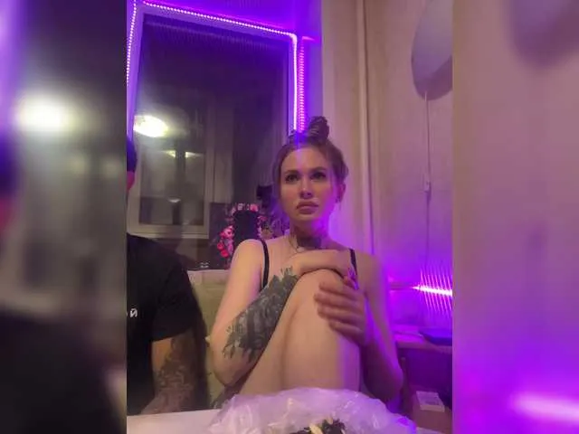 LaraCharm – webcam model profile photo Image 7