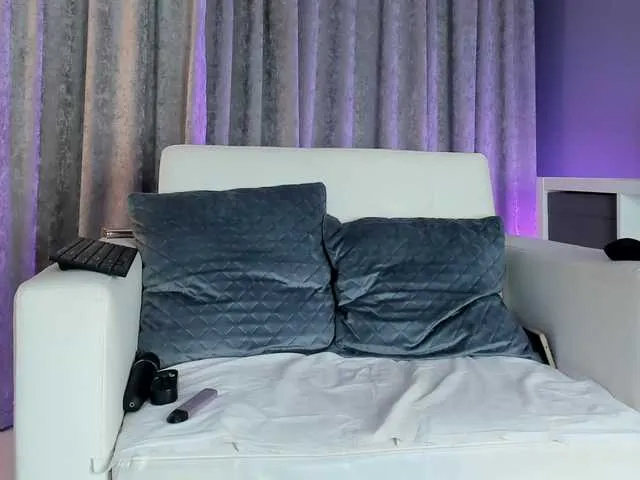 Dolce – webcam model profile photo Image 10