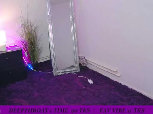 MiniSophiaa – webcam model profile photo Image 9