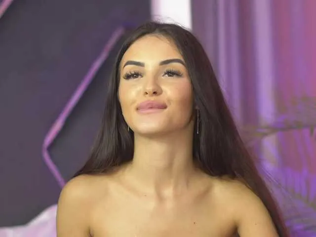 DollyTall – webcam model profile photo Image 7