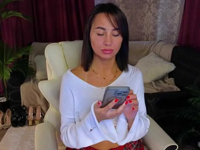 Carine – webcam model profile photo Image 14