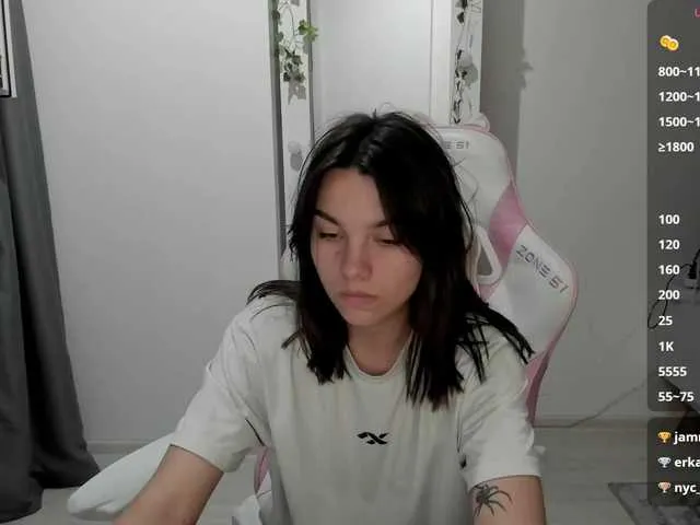 EsmeBrowm – webcam model profile photo Image 2