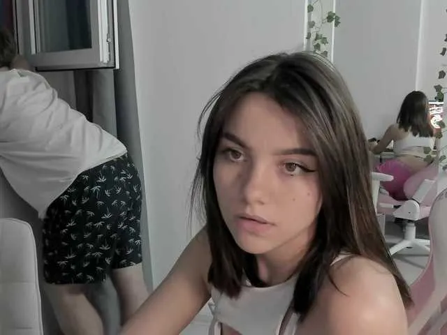 EsmeBrowm – webcam model profile photo Image 3