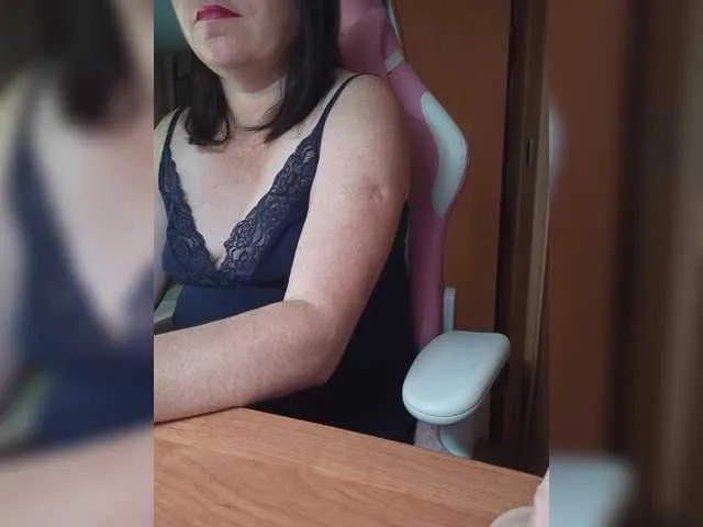 Dolce – webcam model profile photo Image 9