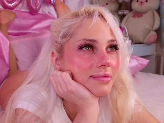 Liana – webcam model profile photo Image 3