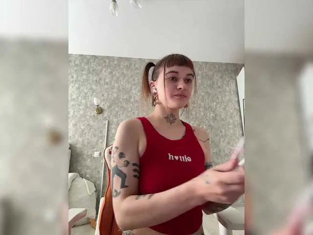 kateline – webcam model profile photo Image 10