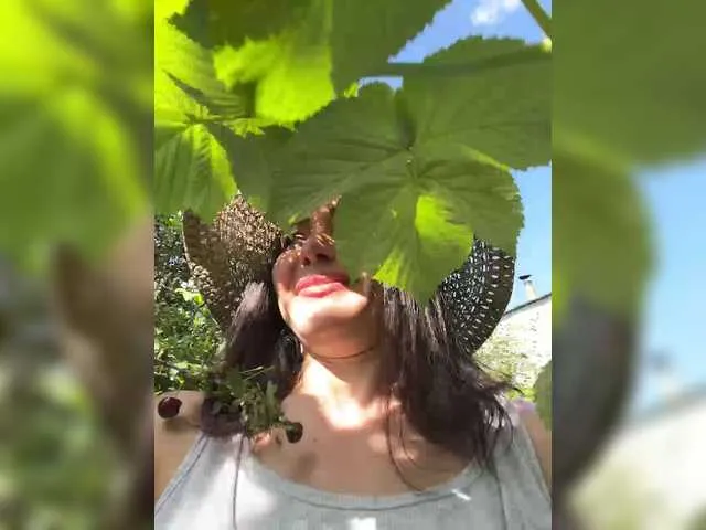 Liza_risky – webcam model profile photo Image 3