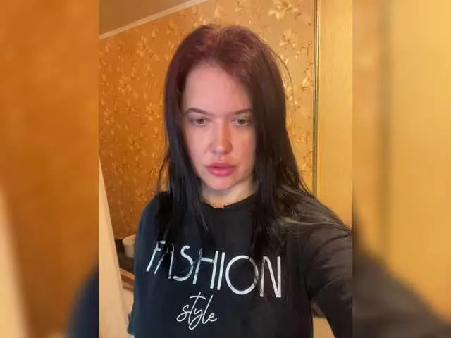 AishaHart – webcam model profile photo Image 4