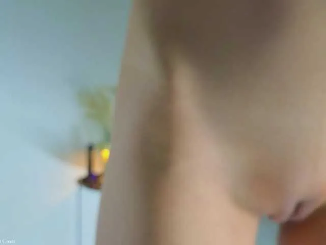 AishaHart – webcam model profile photo Image 11