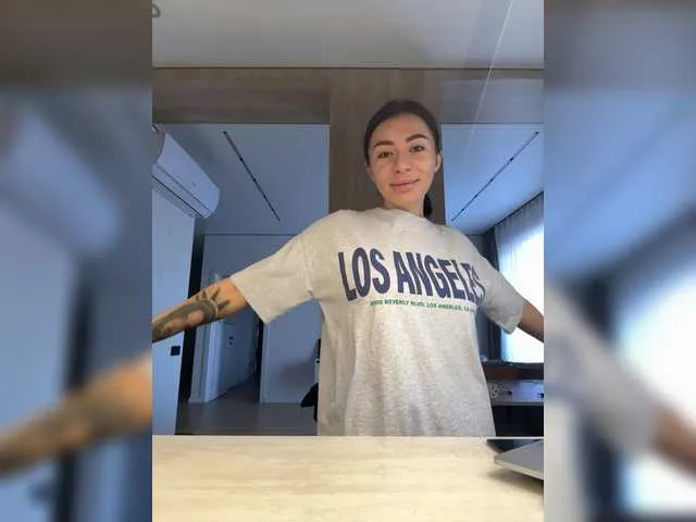 CatalinaDalessio – webcam model profile photo Image 5