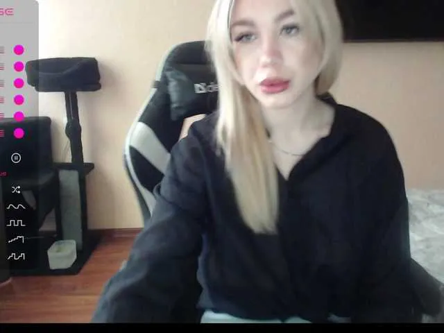 xDinnax – webcam model profile photo Image 11