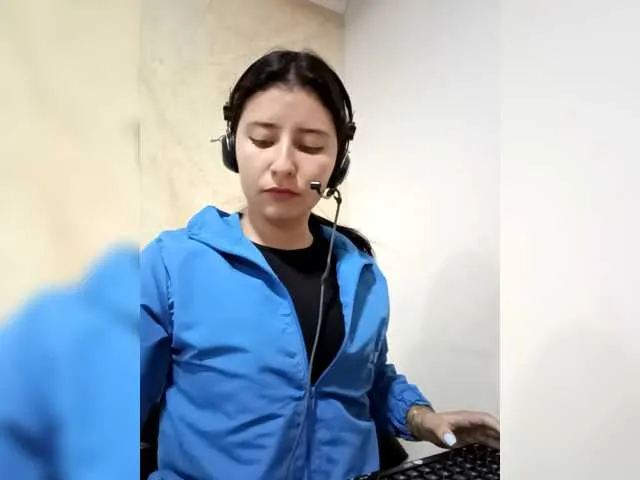 Belle___ – webcam model profile photo Image 10