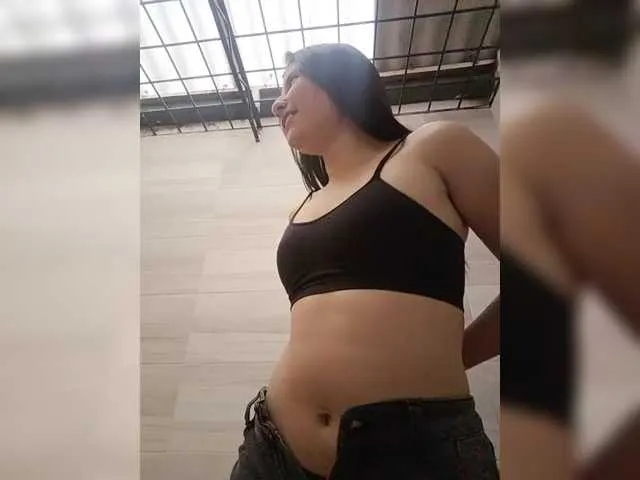 Belle___ – webcam model profile photo Image 9