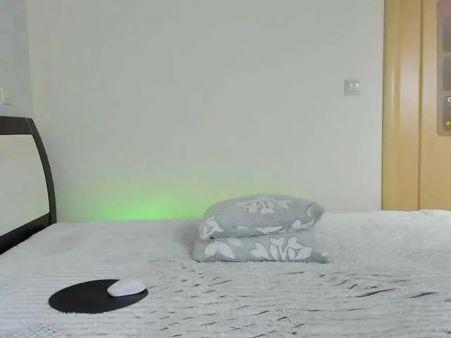 maataaan – webcam model profile photo Image 7