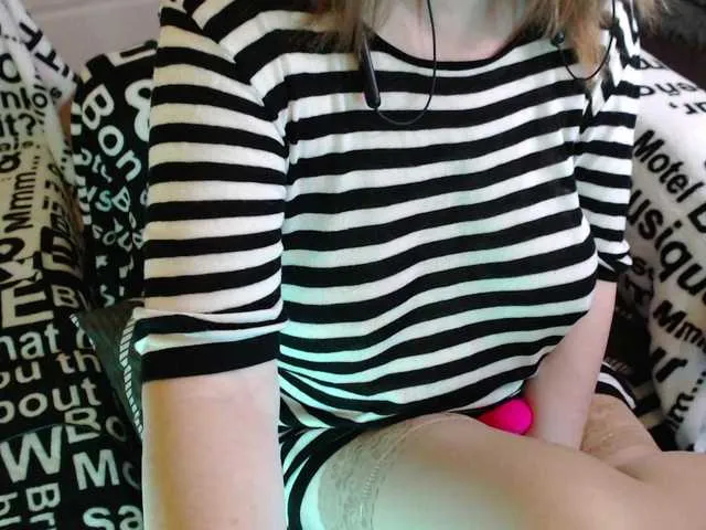 Dolce – webcam model profile photo Image 13