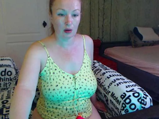 Dolce – webcam model profile photo Image 2